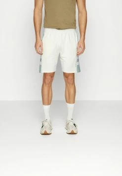 Kaotiko BERMUDA RHYS UNISEX - Shorts - Ivory/fresh Green
