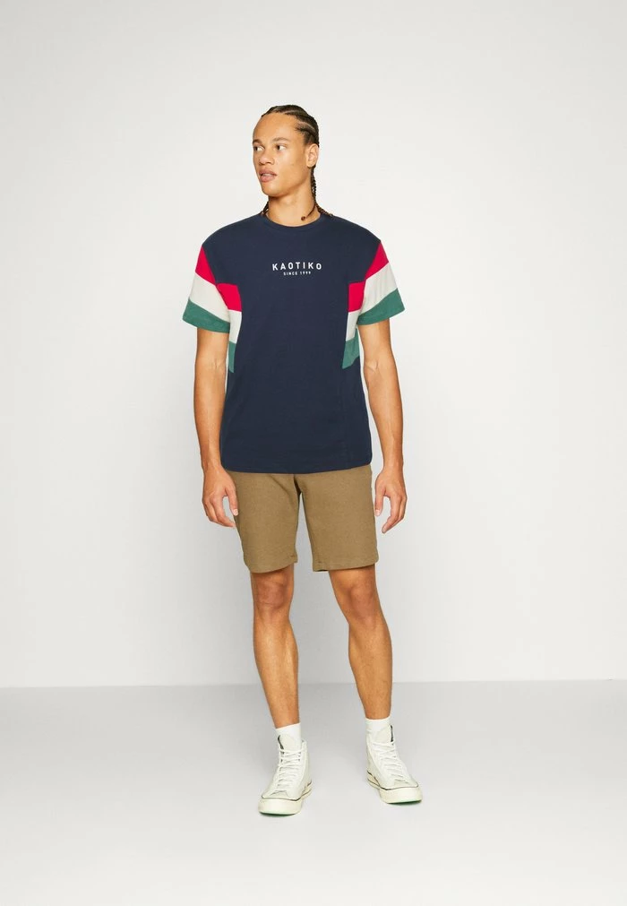 BRAYDEN UNISEX - Print T-shirt - navy/red/ivory/heura Kaotiko BRAYDEN UNISEX - Print T-shirt - Navy/red/ivory/heura -Kaotiko Shop 59a90dbb67334aa5b9de3352c7a80e53