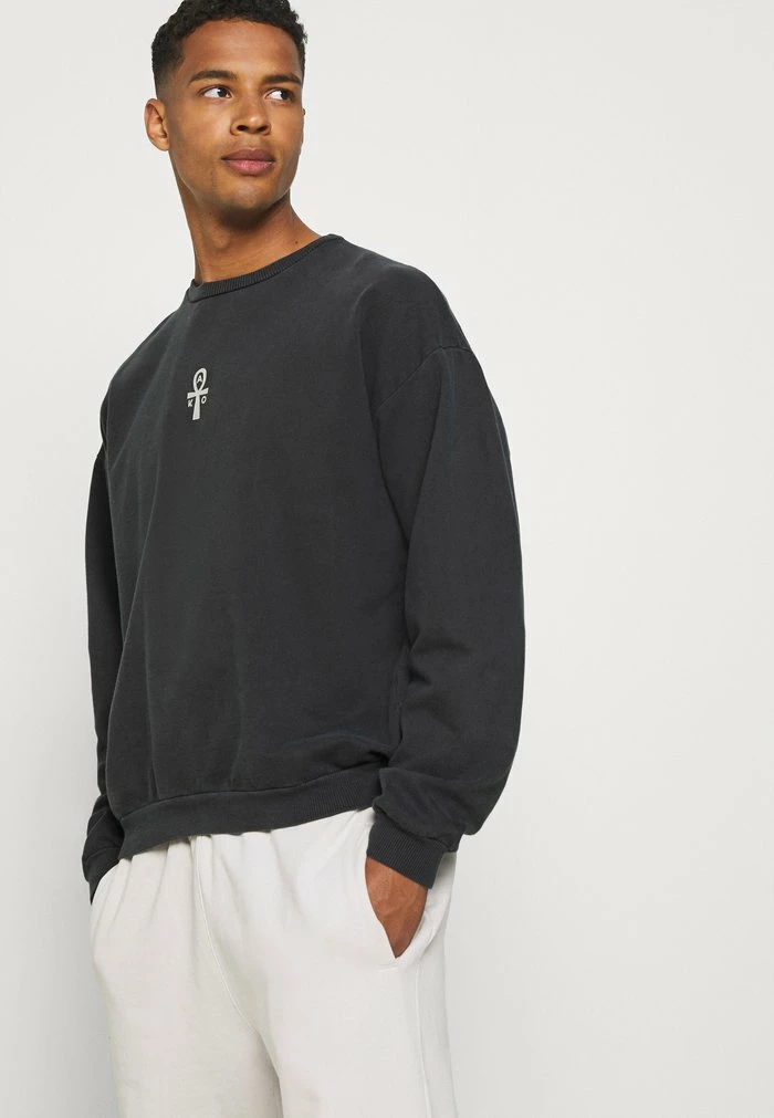 CREW PYRAMID - Sweatshirt - black wash Kaotiko CREW PYRAMID - Sweatshirt - Black Wash -Kaotiko Shop 79a49f0d8a8b4de39c9e714edd88bbe7