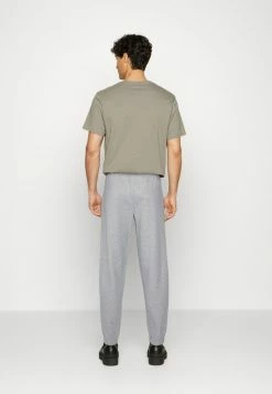 Kaotiko PANTALÓN CHANDAL UNISEX - Tracksuit Bottoms - Grey -Kaotiko Shop 7b482b6513f646d5b1799b5082ff8f77