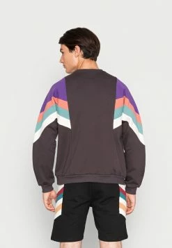 Kaotiko CREW SEATTLE UNISEX - Sweatshirt - Black/purple/rouge 2 Kaotiko CREW SEATTLE UNISEX - Sweatshirt - Black/purple/rouge -Kaotiko Shop 8fdae4798d024069a328724feeb8324b