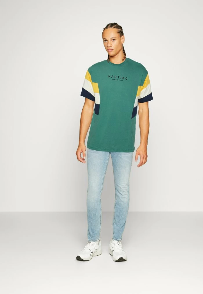 Kaotiko BRAYDEN UNISEX - Print T-shirt - Heura/mustard/ivory/navy 2 Kaotiko BRAYDEN UNISEX - Print T-shirt - Heura/mustard/ivory/navy - Image 2