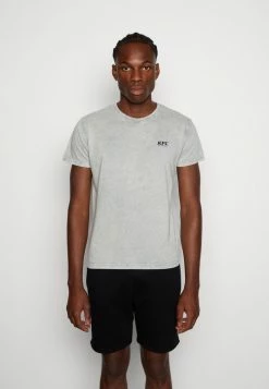 Kaotiko KFC - Print T-shirt - Grey -Kaotiko Shop a67e7be0f96a4e58b249a9a0e383ae9d