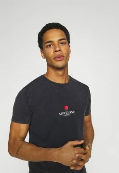 Kaotiko WASHED VENUS ROSES - Print T-shirt - Black Acid Wash -Kaotiko Shop b2a2f717c4004fdcac28252224067673