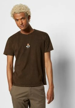 Kaotiko WASHED MOON SPHYNX UNISEX - Print T-shirt - Brown -Kaotiko Shop d66760b1b238495f84082a8f29d115de