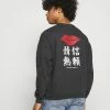 Kaotiko CREW JAPAN LIPS UNISEX - Sweatshirt - Black Wash