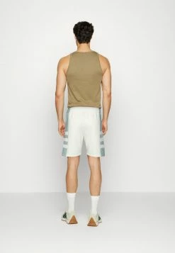 Kaotiko BERMUDA RHYS UNISEX - Shorts - Ivory/fresh Green -Kaotiko Shop e27547029a8f414fbf03d1fdfaa119ec