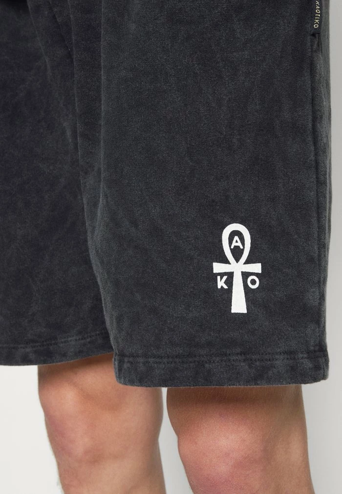 BERMUDA WASHED ETERNAL - Tracksuit bottoms - black Kaotiko BERMUDA WASHED ETERNAL - Tracksuit Bottoms - Black -Kaotiko Shop e8c82277504a436ea4beaeb18cff5b52