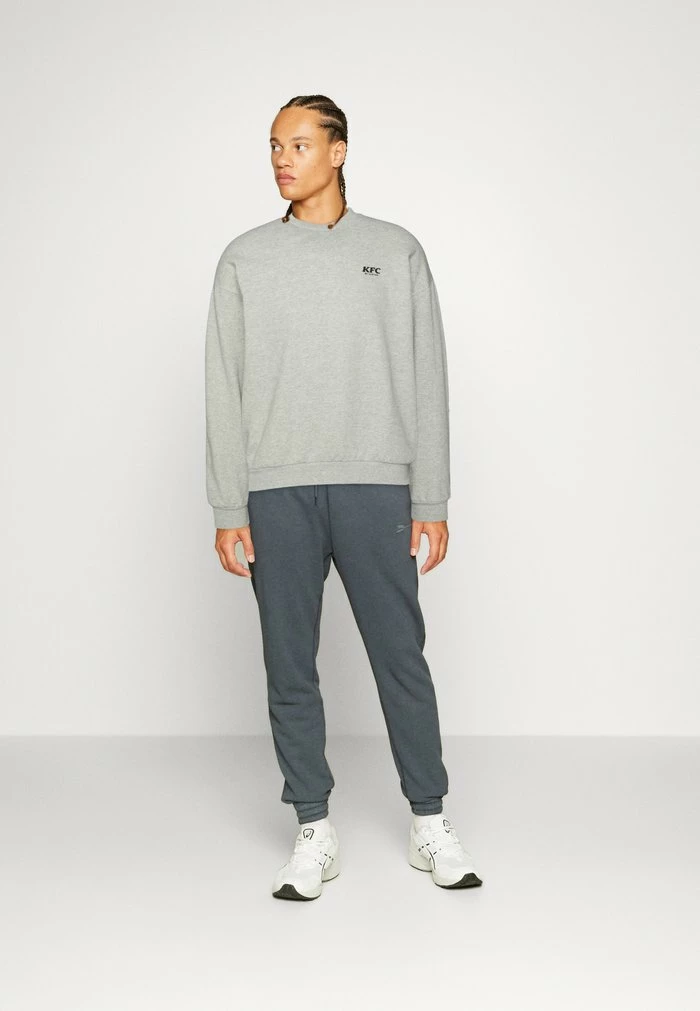 CREW KFC UNISEX - Zip-up sweatshirt - grey Kaotiko CREW KFC UNISEX - Zip-up Sweatshirt - Grey -Kaotiko Shop e9c8fe8839ef47e4b6568b461f6988f6